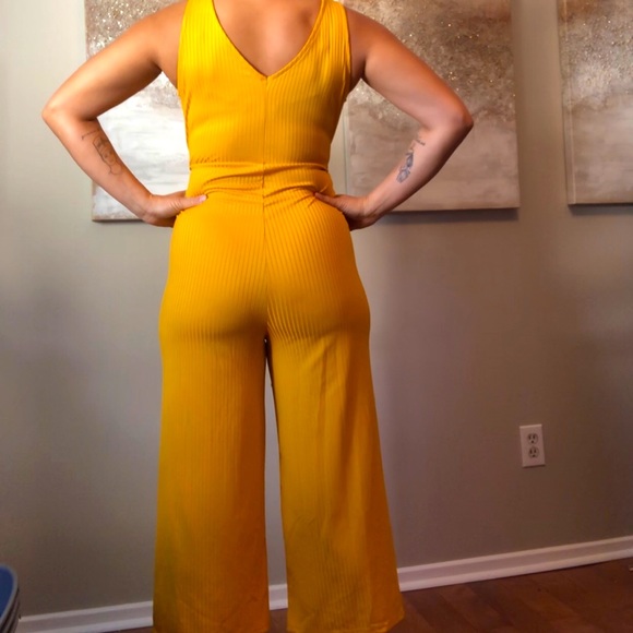 Yellow Sleeveless Jumper - Picture 3 of 4